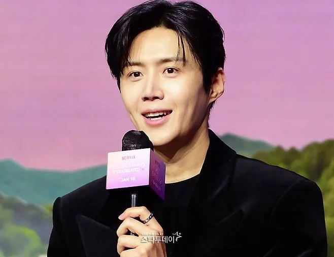 Kim Seon-ho remains unaffected by suspicions of tax evasion... ‘Lee Sa-Tong’ maintains global first place